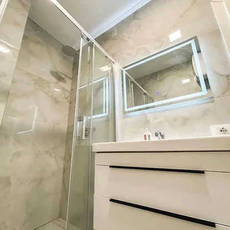 Apartment Beautiful Sunsets In 887 Golem (Tirana)